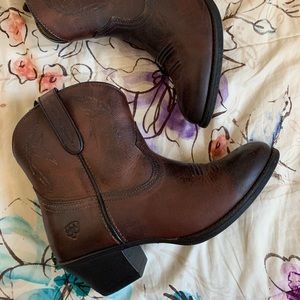 Women’s short western/cowboy boots